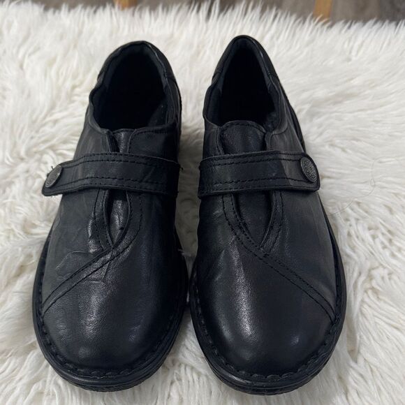Spring Step Black Leather Moccasins - Picture 1 of 10